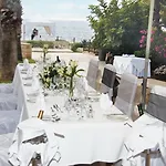 Akti & Village 4*
