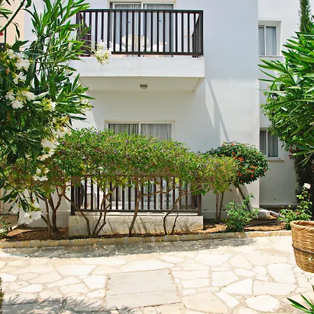 Akti & Village Hlóraka