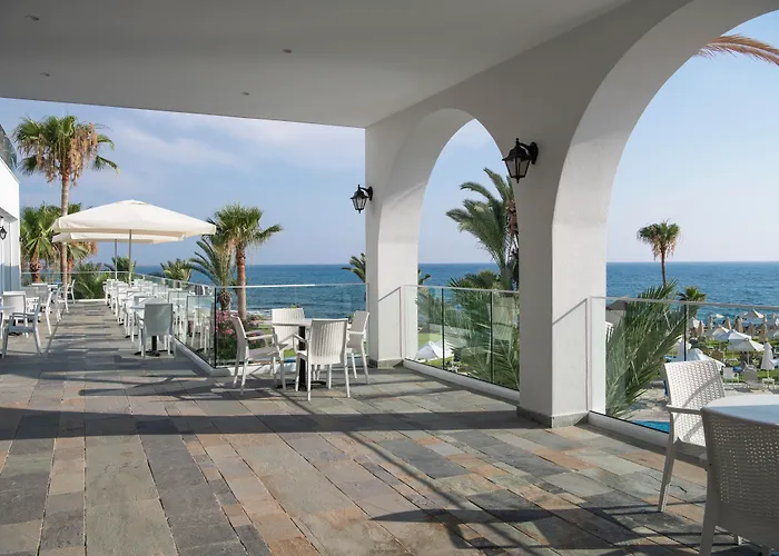 Hotel Akti & Village 4*